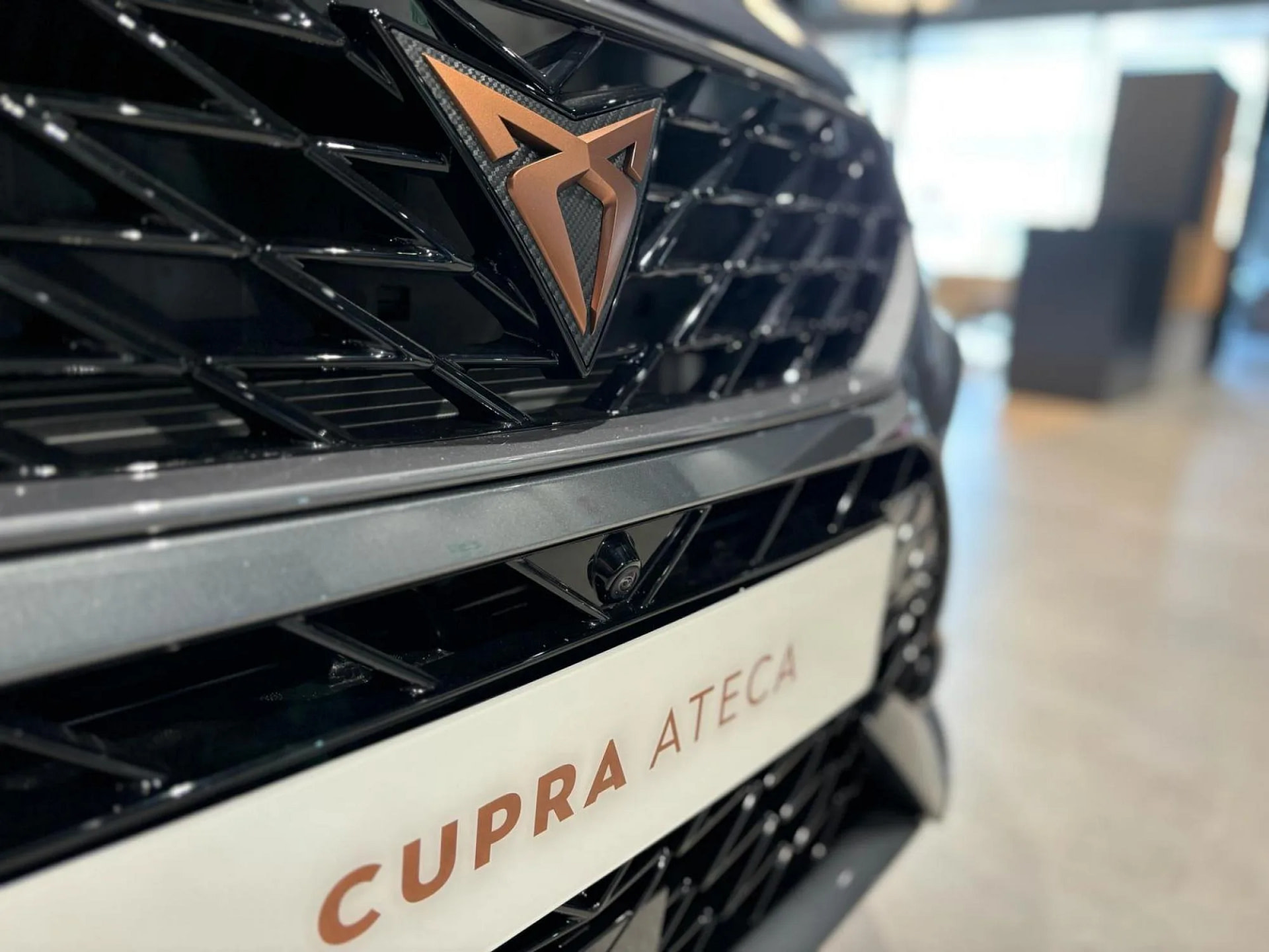 CUPRA León: descubre el nuevo modelo de la mano de Robe Grill