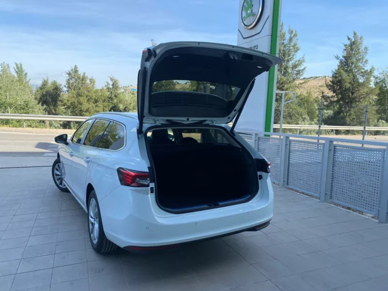 SKODA SUPERB COMBI Gasolina nuevo entrega inmediata Jaén